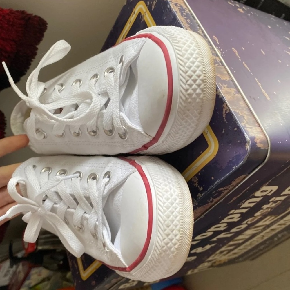 white converse - Picture 3 of 6